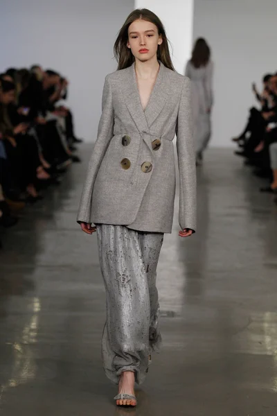 Look 18